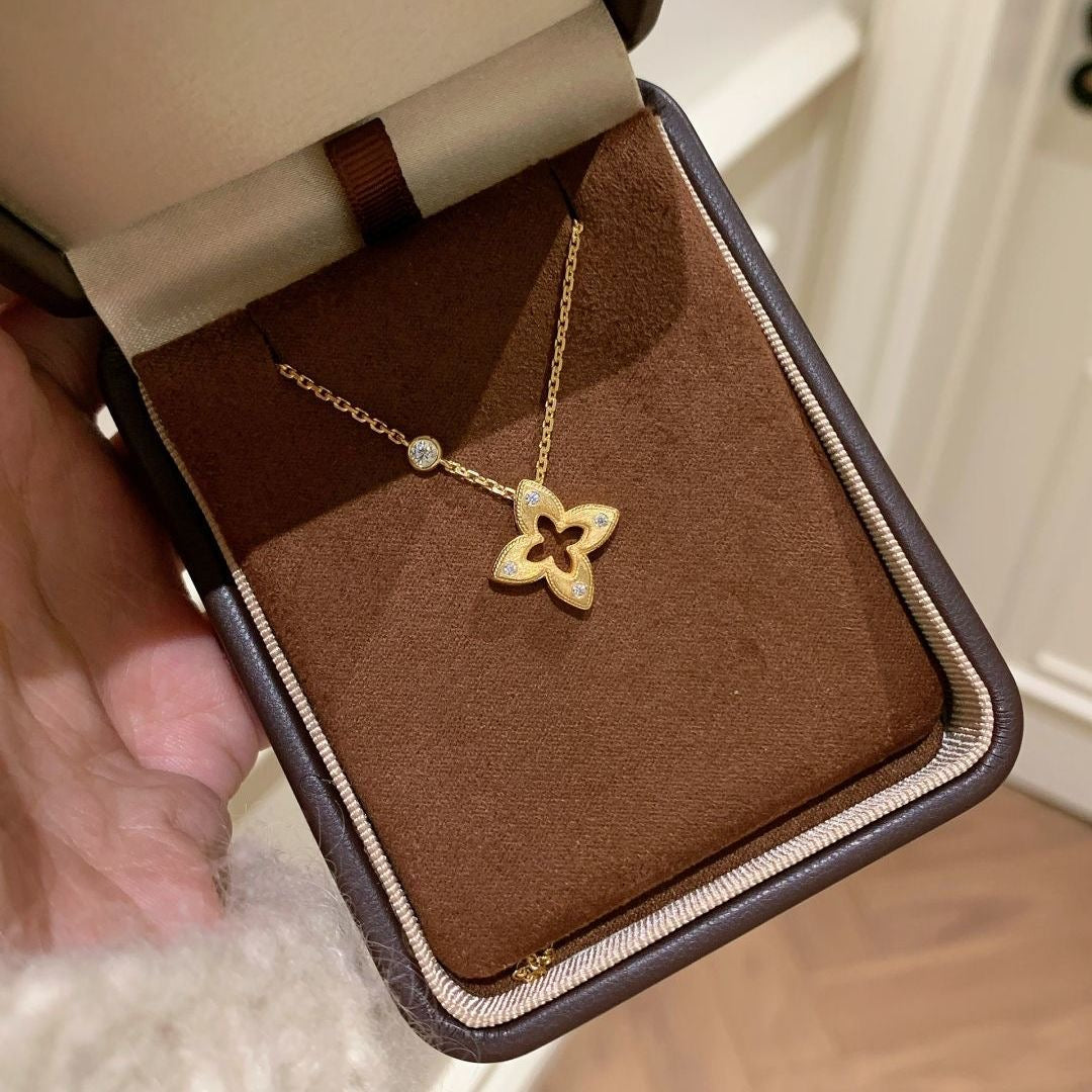 Vintage Textured Four Leaf Clover Zircon Gold Necklace, Bezel Set Side Stone Cable Chain