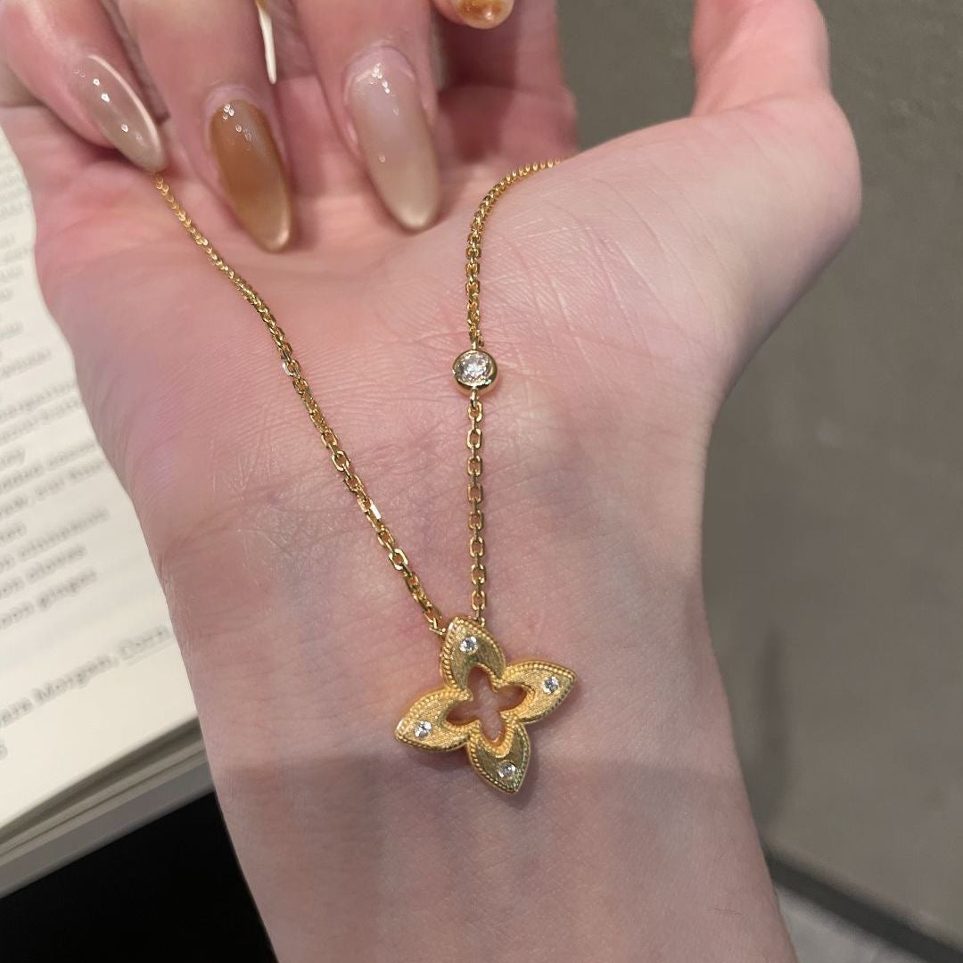 Vintage Textured Four Leaf Clover Zircon Gold Necklace, Bezel Set Side Stone Cable Chain