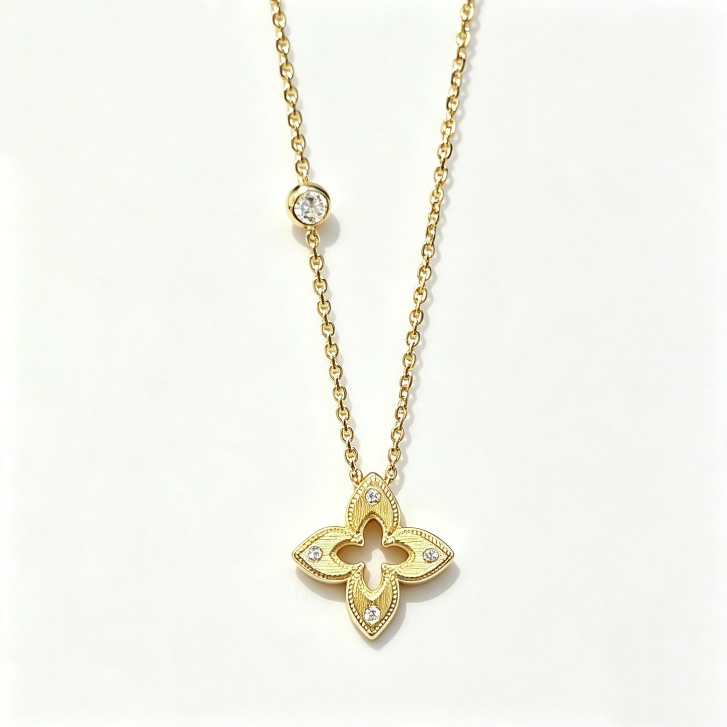 Vintage Textured Four Leaf Clover Zircon Gold Necklace, Bezel Set Side Stone Cable Chain
